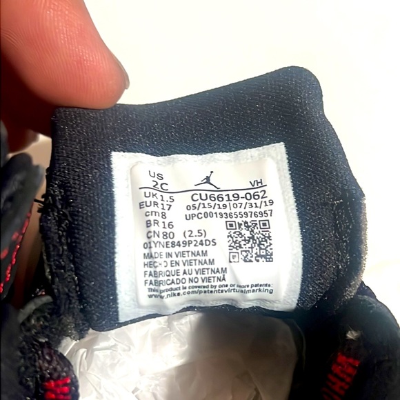 Baby’s Black/Red AirJorsan - Picture 6 of 6